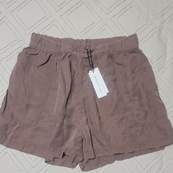 Feminine Brown Cargo Shorts - Picture 1 of 4